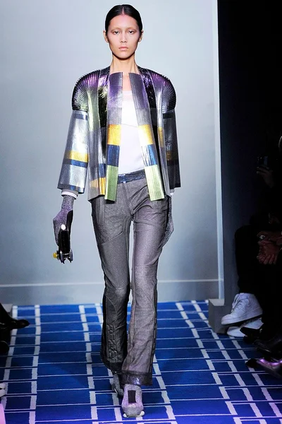 Look 11